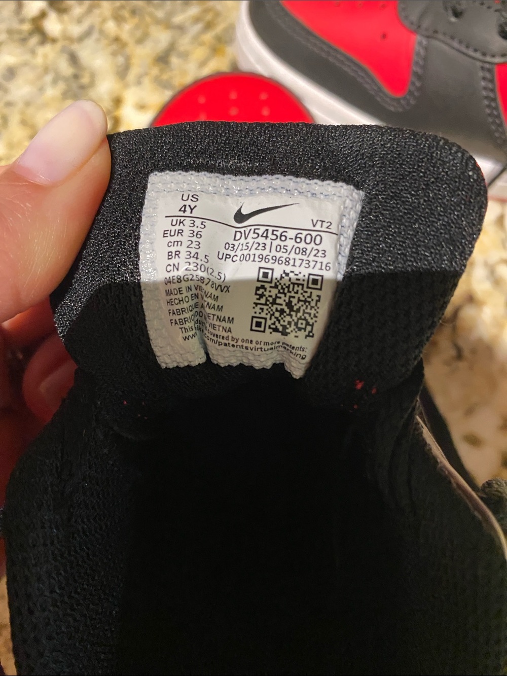 Nike Kids Black and Red Low-Top Sneakers - Picture 4 of 5